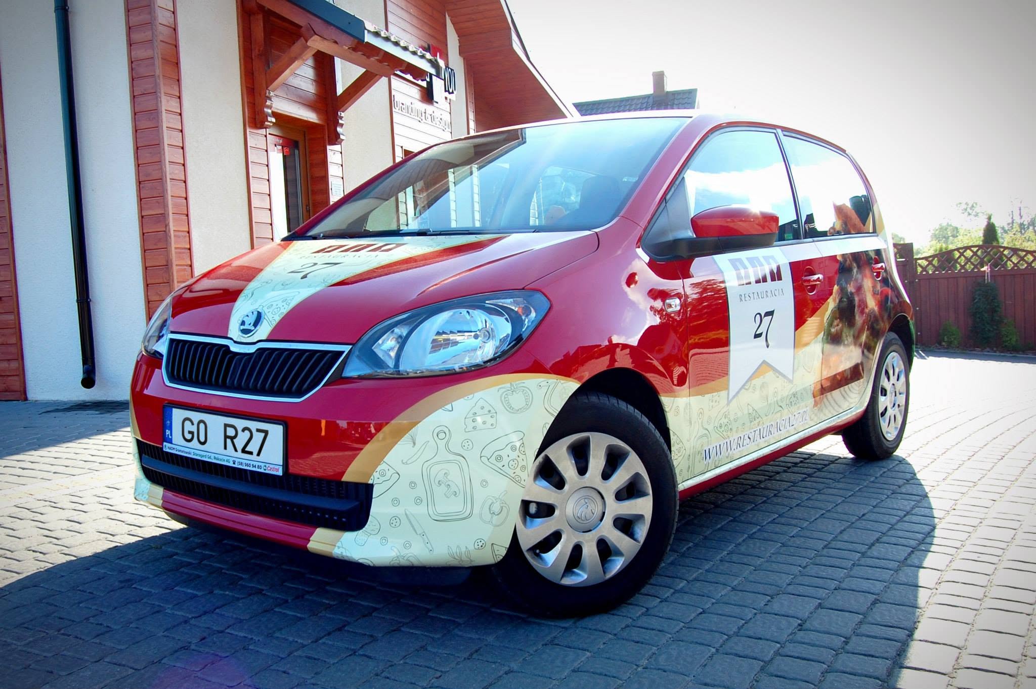 Oklejanie samochodów — realizacja R4Y